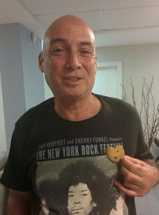 אמיר מתאמן בחדר כושר ריגשי
